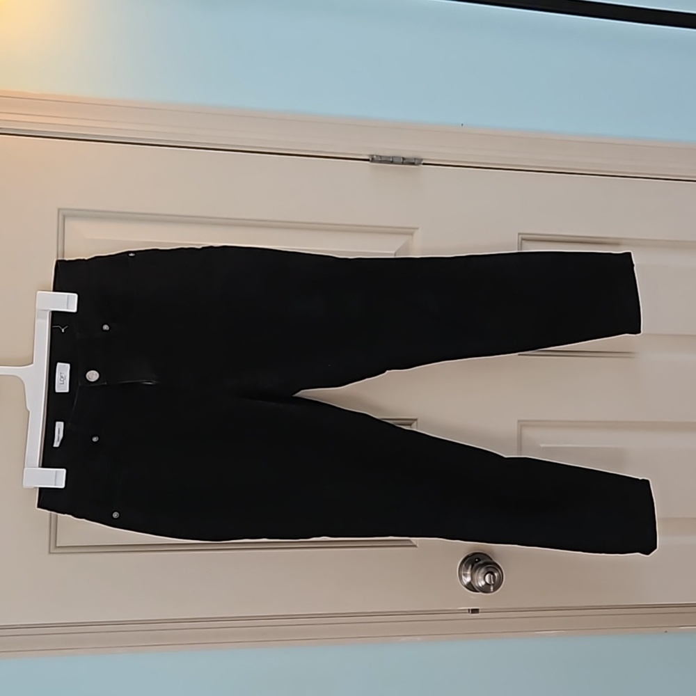 Black Loft Factory curvy skinny jeans.